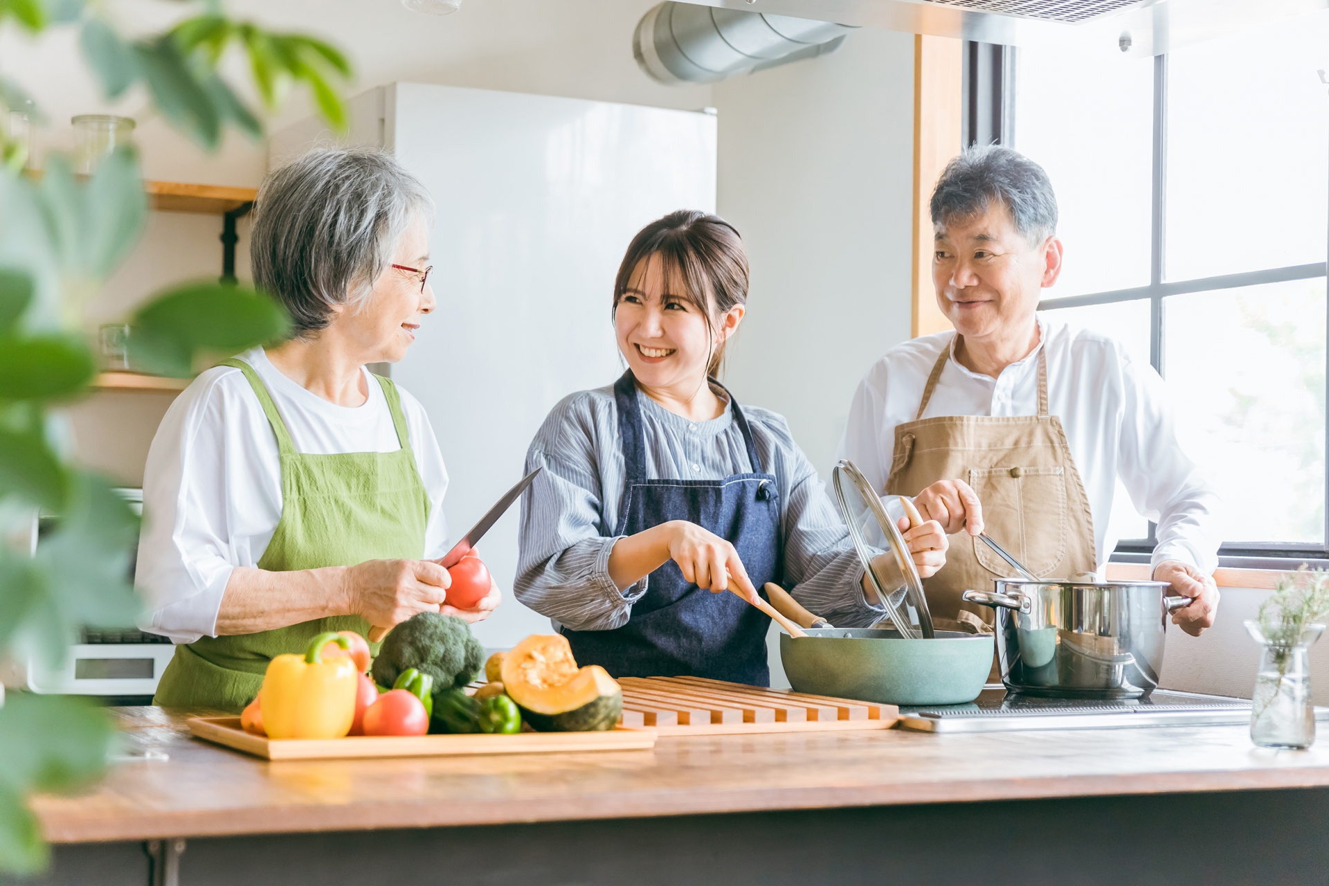 ホームヘルパーになるには？必要な資格・お仕事の内容・お給料までまるっと解説♡｜カスタマ介護